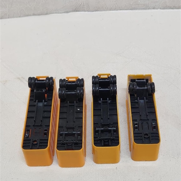 HO Scale Sante Fe and Union Pacific Semi Trailers (5) - Picture 3 of 4